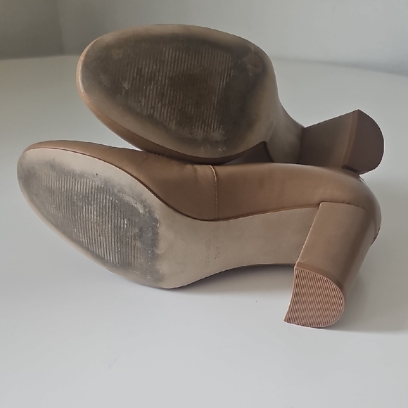 Walking Cradles Tan Chunky Heel Pumps - Picture 7 of 8